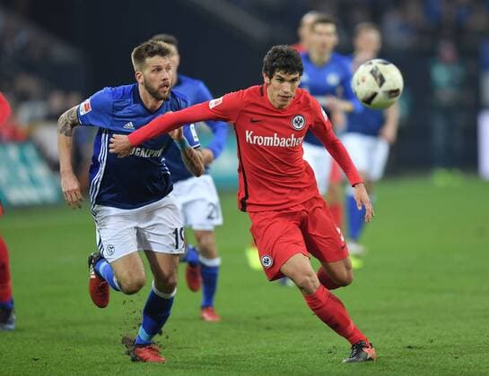 27.01.2017, Fussball GER, 1. Bundesliga Saison 2016 2017, 18. Spieltag, FC Schalke 04 - Eintracht Frankfurt, Jesus Vallejo (Eintracht Frankfurt), re., gegen Guido Burgstaller (Schalke 04)