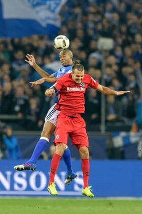 Naldo (FC Schalke 04 29) im Kopfballduell gegen Kapitaen Alexander Meier (Eintracht Frankfurt 14) beim Bundesligaspiel zwischen Schalke 04 und Eintracht Frankfurt am 27.01.2017, Gelsenkirchen Copyright: xSchuelerx xEibnerx-xPressefotox EP_JSE