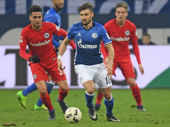 27.01.2017, xblx, Fussball 1.Bundesliga, Schalke 04 - Eintracht Frankfurt, emspor , v.l. Omar Mascarell (Eintracht Frankfurt), Daniel Caligiuri (FC Schalke 04) Gelsenkirchen