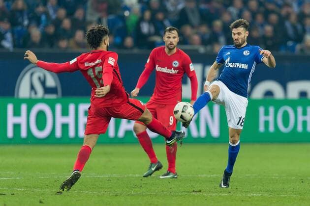 Gelsenkirchen, Germany 27.01.2017, 1. Bundesliga 18. Spieltag, FC Schalke 04 - Eintracht Frankfurt, Michael Hector (SGE) und Daniel Caligiuri (S04) im zweikampf ( DeFodi001