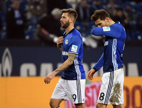 27.01.2017, xjhx, Fussball 1.Bundesliga, Schalke 04 - Eintracht Frankfurt, emspor, v.l. Guido Burgstaller (FC Schalke 04), Leon Goretzka (FC Schalke 04) enttaeuscht, enttaeuscht schauend, dissapointed Gelsenkirchen