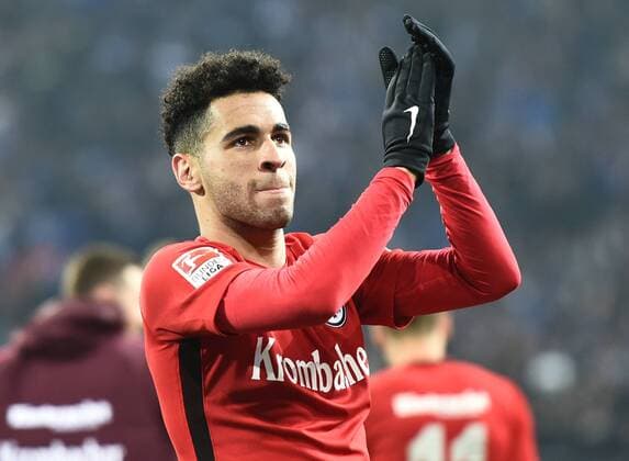 27.01.2017, xblx, Fussball 1.Bundesliga, Schalke 04 - Eintracht Frankfurt, emspor , v.l. Omar Mascarell (Eintracht Frankfurt), feiert den Sieg Gelsenkirchen