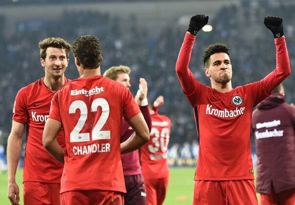 27.01.2017, xblx, Fussball 1.Bundesliga, Schalke 04 - Eintracht Frankfurt, emspor , v.l. David Abraham (Eintracht Frankfurt), Timothy Chandler (Eintracht Frankfurt), Omar Mascarell (Eintracht Frankfurt), feiern den Sieg Gelsenkirchen