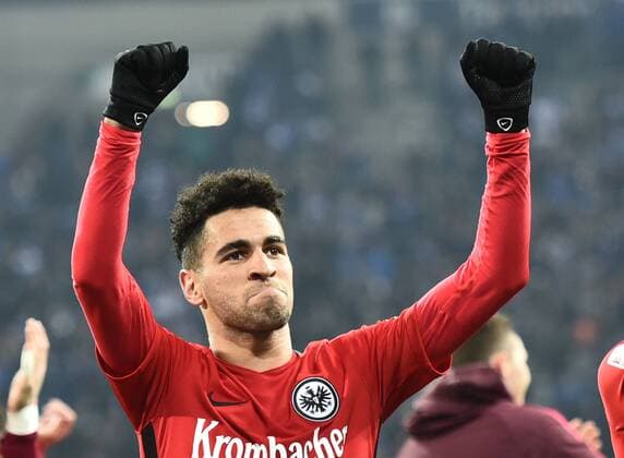 27.01.2017, xblx, Fussball 1.Bundesliga, Schalke 04 - Eintracht Frankfurt, emspor , v.l. Omar Mascarell (Eintracht Frankfurt), feiert den Sieg Gelsenkirchen