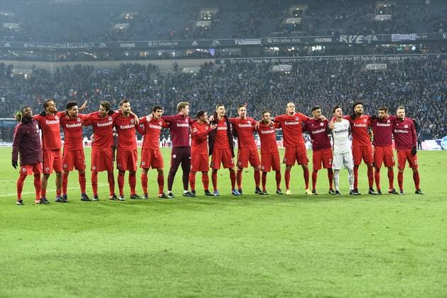 27.01.2017, xblx, Fussball 1.Bundesliga, Schalke 04 - Eintracht Frankfurt, emspor , v.l. Eintracht feiert den Sieg Gelsenkirchen