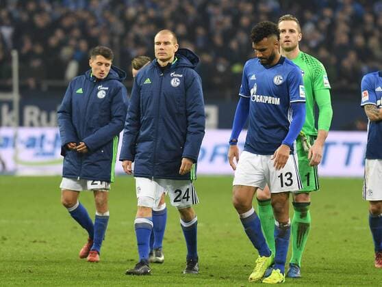 27.01.2017, xblx, Fussball 1.Bundesliga, Schalke 04 - Eintracht Frankfurt, emspor , v.l. Alessandro Schoepf (FC Schalke 04), Holger Badstuber (FC Schalke 04), Eric Maxim Choupo-Moting (FC Schalke 04), Ralf Faehrmann (FC Schalke 04), enttaeuscht, enttaeuscht schauend, dissapointed Gelsenkirchen