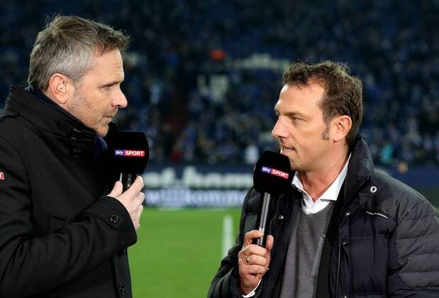 Dietmar Hamann (Ex-Fussball Spieler) und Cheftrainer Markus Weinzierl (FC Schalke 04) beim BL-Spiel (Saison 2016 17) FC Schalke 04 - Eintracht Frankfurt. Copyright Thomas Pakusch