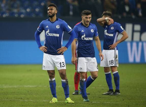 27.01.2017, Fussball GER, 1. Bundesliga Saison 2016 2017, 18. Spieltag, FC Schalke 04 - Eintracht Frankfurt, , v. l. Eric Maxim CHOUPO-MOTING (FC Schalke 04) und Sead KOLASINAC (FC Schalke 04) sind enttäuscht