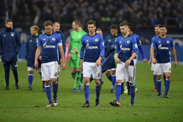 27.01.2017, Fussball GER, 1. Bundesliga Saison 2016 2017, 18. Spieltag, FC Schalke 04 - Eintracht Frankfurt, vorne v.li., Benedikt Hoewedes, Benedikt Höwedes (Schalke 04), Leon Goretzka (Schalke 04), Matija Nastasic (FC Schalke 04)