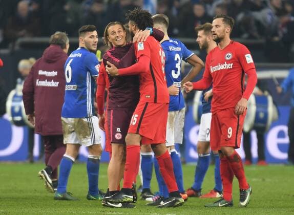 27.01.2017, xblx, Fussball 1.Bundesliga, Schalke 04 - Eintracht Frankfurt, emspor , v.l. Klaus Luisser, Michael Hector (Eintracht Frankfurt), feiern den Sieg Gelsenkirchen