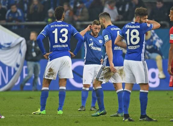 27.01.2017, xblx, Fussball 1.Bundesliga, Schalke 04 - Eintracht Frankfurt, emspor , v.l. Schalke, enttaeuscht, enttaeuscht schauend, dissapointed Gelsenkirchen