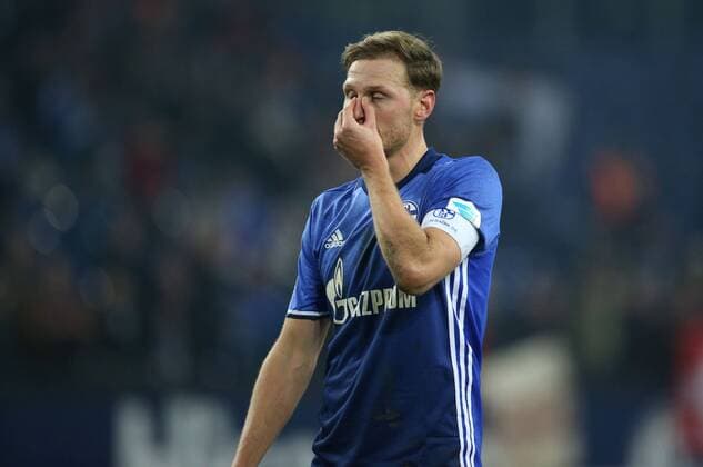 27.01.2017, Fussball GER, 1. Bundesliga Saison 2016 2017, 18. Spieltag, FC Schalke 04 - Eintracht Frankfurt, , Benedikt HOEWEDES (FC Schalke 04) ist enttäuscht