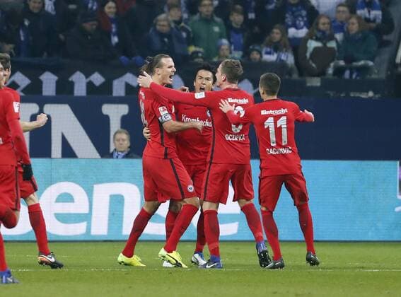 MEIER Alexander Team Eintracht Frankfurt jubelt nach seinem Tor mit HASEBE Fussball Bundesliga DFL Saison 2016-2017 Spiel FC Schalke 04 - Eintracht Frankfurt 0 : 1 am 28. Januar 2017 in Gelsenkirchen 
