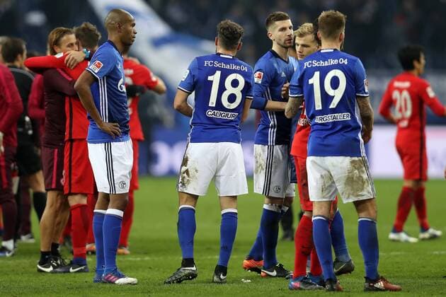 xuhjbGelsenkirchen, Veltins Arena, 27.01.17, 1. Bundesliga - 18. Spieltag - FC Schalke 04 - Eintracht Frankfurt Bild: Entäuschnnach dem Spiel Daniel Caligiuri ( Schalke 04) Gelsenkirchen