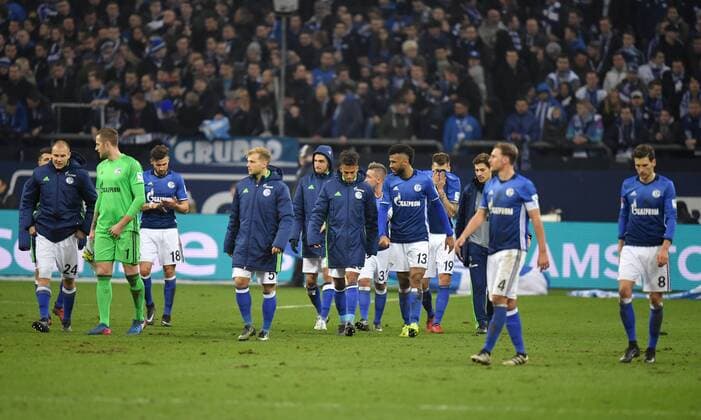 27.01.2017, Fussball GER, 1. Bundesliga Saison 2016 2017, 18. Spieltag, FC Schalke 04 - Eintracht Frankfurt 0:1, Schalkes Spieler nach dem Abpfiff