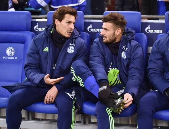 27.01.2017, Fussball GER, 1. Bundesliga Saison 2016 2017, 18. Spieltag, FC Schalke 04 - Eintracht Frankfurt 0:1, Benjamin Stambouli (Schalke 04), li., und Daniel Caligiuri (FC Schalke 04)