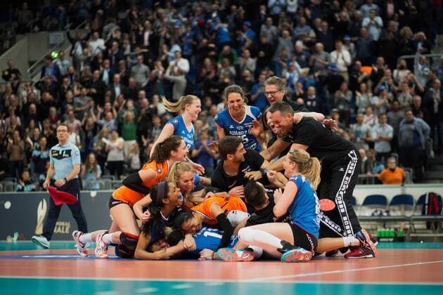 Mannheim, Deutschland, 29.01.2017: Volleyball DVV Pokal Saison 2016 2017 - DVV Pokalfinale - SSC Palmberg Schwerin - MTV Stuttgart. SSC Palmberg Schwerin bejubelt den Sieg.
