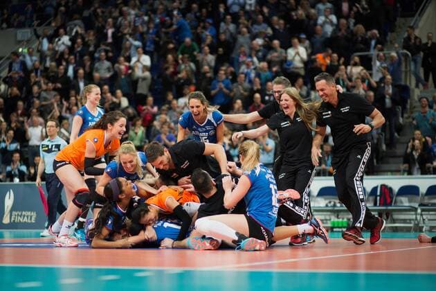 Mannheim, Deutschland, 29.01.2017: Volleyball DVV Pokal Saison 2016 2017 - DVV Pokalfinale - SSC Palmberg Schwerin - MTV Stuttgart. SSC Palmberg Schwerin bejubelt den Sieg.