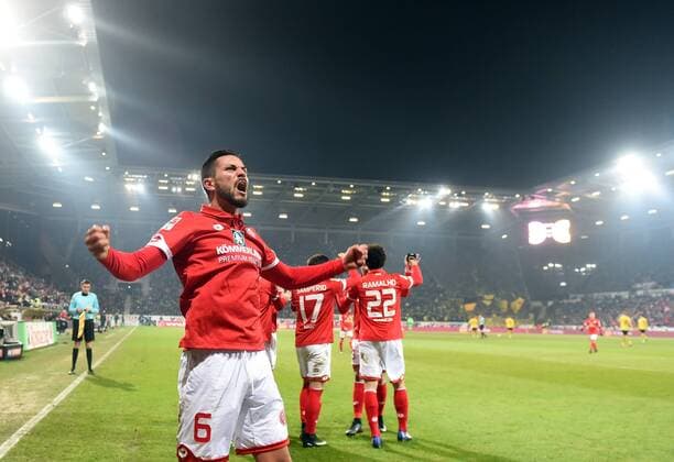 Themen der Woche - SPORT Bilder des Tages - SPORT 29.01.2017, xpsx, Fussball 1.Bundesliga, 1. FSV Mainz 05 - Borussia Dortmund, emspor, v.l. Danny Latza (FSV Mainz 05) celebrate the goal, Torjubel zum 1:1 Mainz