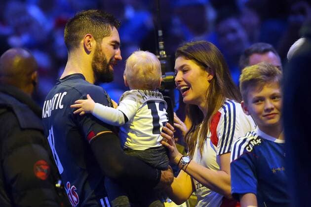 Bilder des Tages - SPORT Handball, WM, Finale, Frankreich - Norwegen Handball finals FRA vs NOR - Paris, France 29.01.2017., AccorHotels Arena, Paris, France - Final of the 25th IHF Men’s Handball World Championship WM Weltmeisterschaft between France and Norway. Nikola Karabatic with wife Geraldine and son Alek.  GoranxStanzl PIXSELL