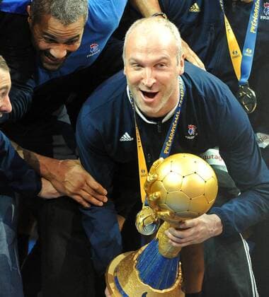 Bilder des Tages - SPORT M‰nner Handball Weltmeisterschaft IHF 2017 Frankreich Paris, 29.1.2017 Accorhotels Arena Finale; Frankreich vs Norwegen 33 - 26 Weltmeister 2017 Frankreich THIERRY OMEYER, Frankreich mit Pokal