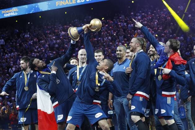 Handball, WM, Frankreich ist Weltmeister Daniel Narcisse (France) Cedric Sorhaindo (France) and team (France) champions HANDBALL : France vs Norway - WM final - 29 01 2017 GwendolineLeGoff Panoramic 