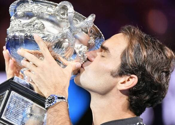 Themen der Woche - SPORT Bilder des Tages - SPORT Tennis: Federer beats Nadal for 18th Grand Slam title Roger Federer kisses the Australian Open winner s trophy after defeating Rafael Nadal in the final for a record-extending 18th Grand Slam title in Melbourne on Jan. 29, 2017. 
