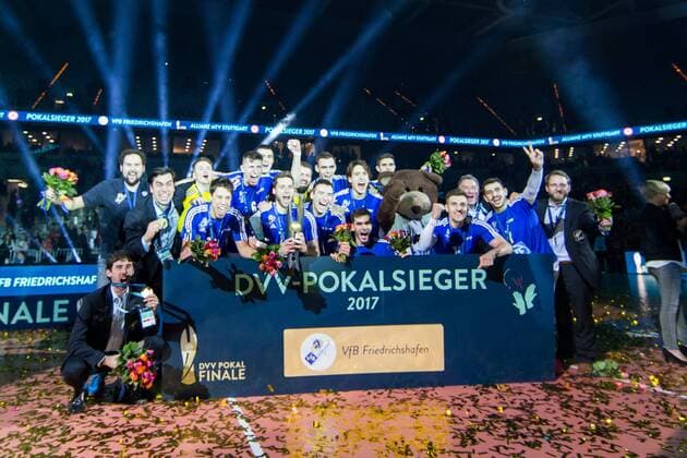 Siegerbild VfB; DVV-Pokalfinale, SAP-Arena Mannheim Deutschland, 29.01.2017; Partie: VfB Friedrichshafen vs Berlin Recycling Volleys; Mannheim Copyright: xWuechner Eibner-Pressefotox EP_NWR