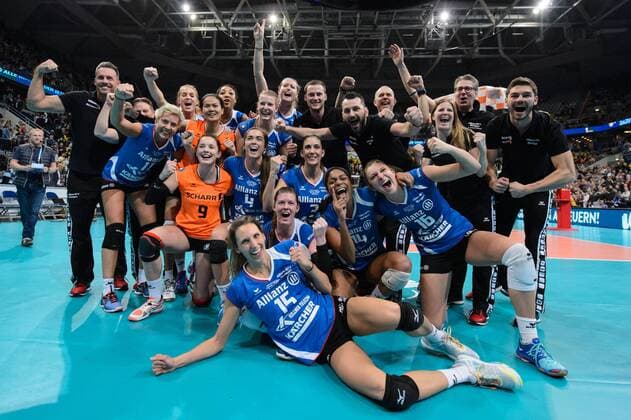 29.01.2017, SAP Arena, Mannheim Volleyball, DVV-Pokal Finale, Schweriner SC vs. Allianz MTV Stuttgart Jubel Stuttgart nach Sieg Pokalsieg