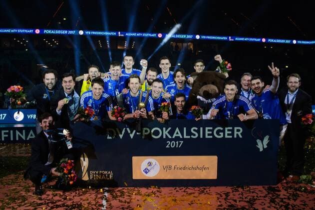 29.01.2017, SAP Arena, Mannheim Volleyball, DVV-Pokal Finale, Siegerehrung Pokalsieger 2017: VfB Friedrichshafen