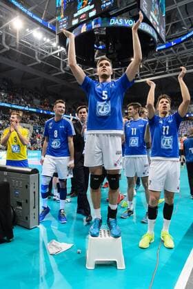 29.01.2017, SAP Arena, Mannheim Volleyball, DVV-Pokal Finale, VfB Friedrichshafen vs. Berlin Recycling Volleys Jubel David Sossenheimer ( 5 Friedrichshafen) nach Sieg Pokalsieg