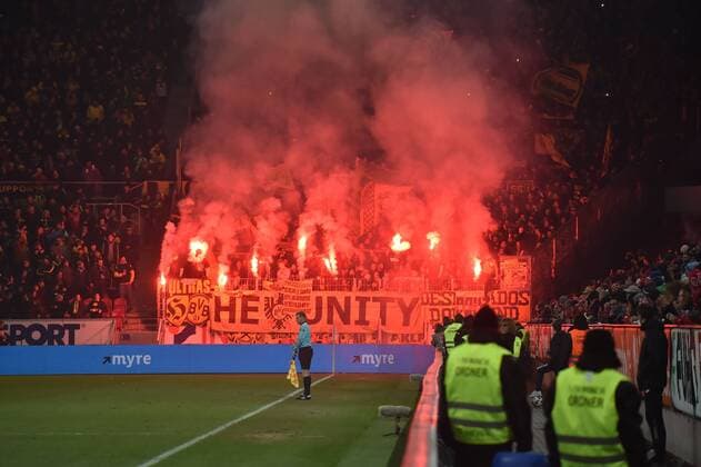 29.01.2017, Fussball GER, 1. Bundesliga Saison 2016 2017, 18. Spieltag, FSV Mainz 05 - Borussia Dortmund 1:1 BVB Fans zuendeten in ihrem Block Bengalos