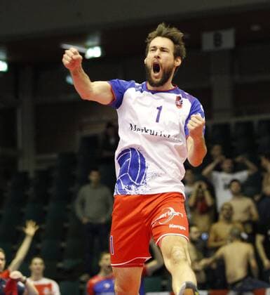 Bilder des Tages - SPORT Deutschland - Rüsselsheim am Main - 31.01.2017 Volleyball - Hessen - CEV Champions League - Herren Saison 2016 2017 United Volleys Rheinmain (blau) - Crvena Zvezda BEOGRAD (ws) v.l. Florian Ringseis (RheinMain 1) United Volleys Rheinmain - Crvena Zvezda BEOGRAD