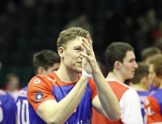 Deutschland - Rüsselsheim am Main - 31.01.2017 Volleyball - Hessen - CEV Champions League - Herren Saison 2016 2017 United Volleys Rheinmain (blau) - Crvena Zvezda BEOGRAD (ws) v.l. Lukas Bauer (RheinMain 5) United Volleys Rheinmain - Crvena Zvezda BEOGRAD
