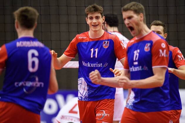 31.01.2017, Grosssporthalle, Ruesselsheim Volleyball, 2017 CEV Cup, Achtelfinale, United Volleys RheinMain (GER) vs. Roter Stern Belgrad (SRB) Jubel Robert Adrian Aciobanitei ( 6 RheinMain), Tobias Krick ( 11 RheinMain), Christian Dünnes Duennes ( 16 RheinMain), Jan Zimmermann ( 17 RheinMain)