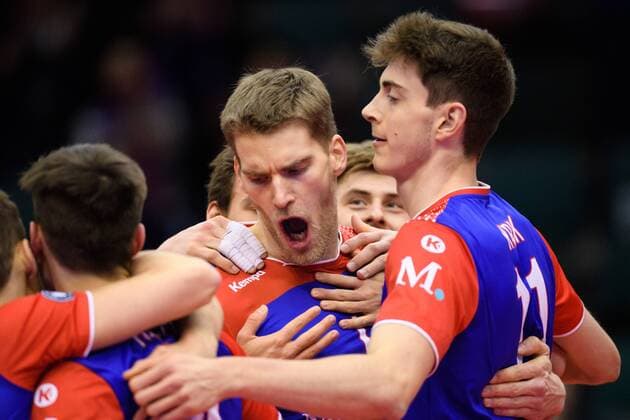 Bilder des Tages - SPORT 31.01.2017, Grosssporthalle, Ruesselsheim Volleyball, 2017 CEV Cup, Achtelfinale, United Volleys RheinMain (GER) vs. Roter Stern Belgrad (SRB) Jubel Christian Dünnes Duennes ( 16 RheinMain), Tobias Krick ( 11 RheinMain)
