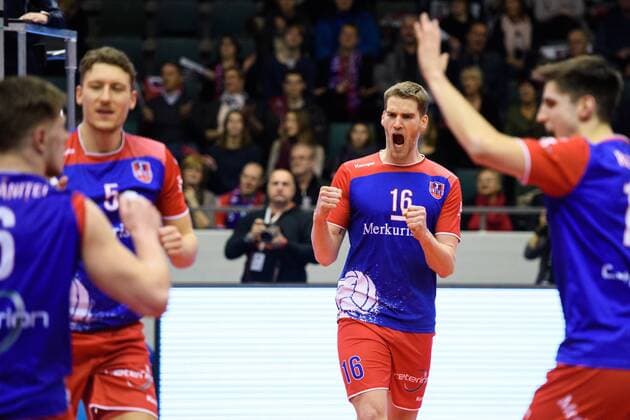 31.01.2017, Grosssporthalle, Ruesselsheim Volleyball, 2017 CEV Cup, Achtelfinale, United Volleys RheinMain (GER) vs. Roter Stern Belgrad (SRB) Jubel Robert Adrian Aciobanitei ( 6 RheinMain), Lukas Bauer ( 5 RheinMain), Christian Dünnes Duennes ( 16 RheinMain), Moritz Reichert ( 10 RheinMain)