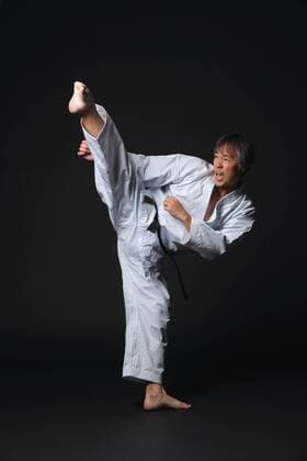 Japanese karate master training R160619_MR01.jpg  (qdwg000923)