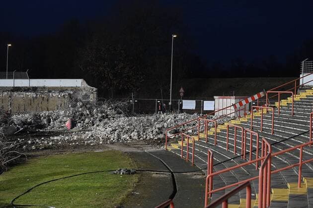Fußball, Stadiongeschichte Rot-Weiß Oberhausen Fußball Testspiel Rot-Weiß Oberhausen - Fortuna Düsseldorf am 01.02.2017 im Stadion Niederrhein in Oberhausen Bauarbeiten Abriss der Emscherkurve xRx