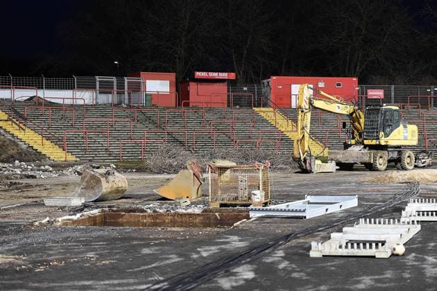 Fußball, Stadiongeschichte Rot-Weiß Oberhausen Fußball Testspiel Rot-Weiß Oberhausen - Fortuna Düsseldorf am 01.02.2017 im Stadion Niederrhein in Oberhausen Bauarbeiten Abriss der Emscherkurve xRx