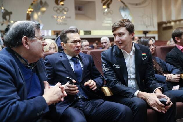 Verleihung Russischer Sportpreis MOSCOW, RUSSIA - FEBRUARY 2, 2017: Russian chess grandmaster Sergey Karjakin and his manager Kirill Zangalis (R-L) attend the 2016 Silver Doe awards ceremony at the Russian Olympic Committee (ROC) building. The award was established by Russia s Federation of Sports Journalists and is presented annually to outstanding sportsmen and coaches. SergeiSavostyanov TASS  TS03FBE4