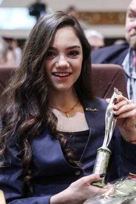 Verleihung Russischer Sportpreis MOSCOW, RUSSIA - FEBRUARY 2, 2017: Figure skating Eiskunstlauf world champion Evgenia Medvedeva attends the 2016 Silver Doe awards ceremony at the Russian Olympic Committee (ROC) building. The award was established by Russia s Federation of Sports Journalists and is presented annually to outstanding sportsmen and coaches. SergeiSavostyanov TASS  TS03FBE1