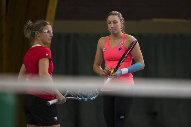 Belgian Kirsten Flipkens and Belgian Yanina Wickmayer pictured during a training session ahead of a press conference PK Pressekonferenz of the Belgian Fed Cup team in Wilrijk, Antwerp, Saturday 04 February 2017. On February 11 and 12, Belgium and Romania will play their first round match in the World Group II in Bucharest, Romania. KRISTOFxVANxACCOM  x05039672x