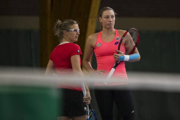 Belgian Kirsten Flipkens and Belgian Yanina Wickmayer pictured during a training session ahead of a press conference PK Pressekonferenz of the Belgian Fed Cup team in Wilrijk, Antwerp, Saturday 04 February 2017. On February 11 and 12, Belgium and Romania will play their first round match in the World Group II in Bucharest, Romania. KRISTOFxVANxACCOM  x05039671x