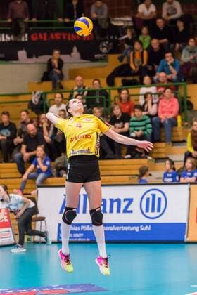 Veronika Hroncekova (VfB Suhl Lotto Thüringen, 4) bei der Angabe, Volleyball, Volleyball-Bundesliga Frauen, VfB Suhl Lotto Thüringen - USC Münster, xprx