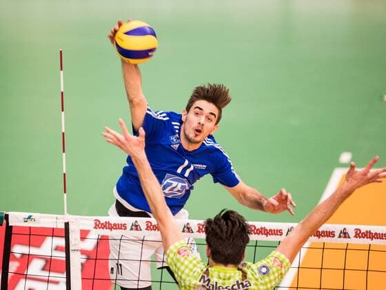 Volleyball 1. Bundesliga 2016 17: VfB Friedrichshafen vs TSV Herrsching, 04.02.2017 Daniel Malescha (VfB Friedrichshafen, 11) beim Angriff - Volleyball 1. Bundesliga 2016 17: VfB Friedrichshafen vs TSV Herrsching am 04.02.2017 in der ZF Arena, Friedrichshafen, Deutschland xUSx