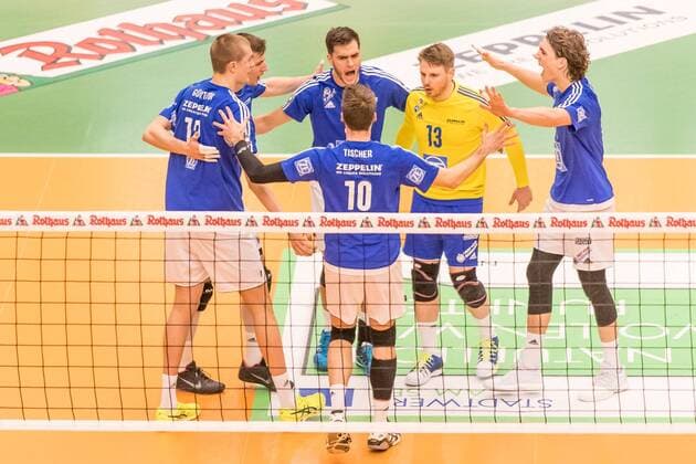 Volleyball 1. Bundesliga 2016 17: VfB Friedrichshafen vs TSV Herrsching, 04.02.2017 Punktgewinn für den VfB Friedrichshafen - Volleyball 1. Bundesliga 2016 17: VfB Friedrichshafen vs TSV Herrsching am 04.02.2017 in der ZF Arena, Friedrichshafen, Deutschland xUSx