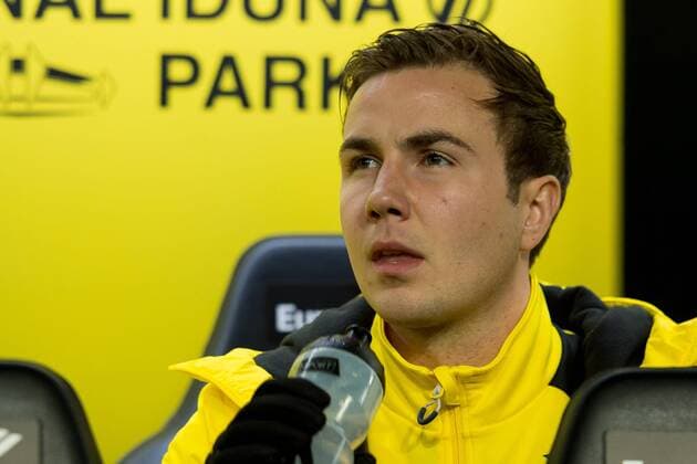 Dortmund, Germany 04.02.2017, 1. Bundesliga 19. Spieltag, BV Borussia Dortmund - RB Leipzig, Mario Goetze (BVB), auf der bank, schaut ( DeFodi001