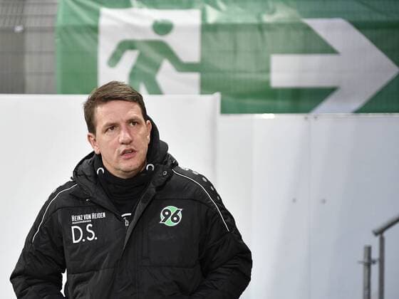 03.02.2017 - Fussball - Saison 2016 2017 - 2. Fussball - Bundesliga - 19. Spieltag: SpVgg Greuther Fürth Fuerth - Hannover 96 H96 - - Daniel Stendel (Trainer Hannover 96 ) - Notausgang Ausgang Ende