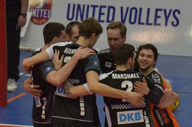 05.02.2017, xtkx, Volleyball 1.Bundesliga Herren, United Volleys - Berlin Recycling Volleys, emspor, v.l. Robert Kromm (Berlin) , Steven Marshall (Berlin) , Rüsselsheim